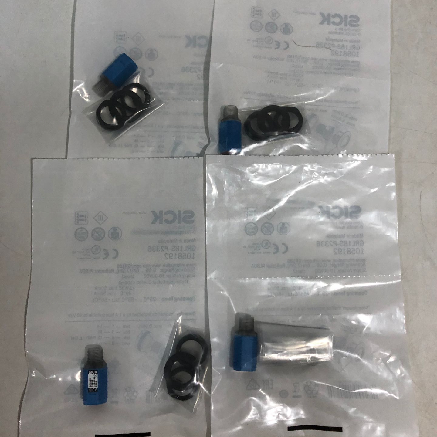 GRL18S-P2336 1058192 Cylindrical photoelectric sensors GR18S