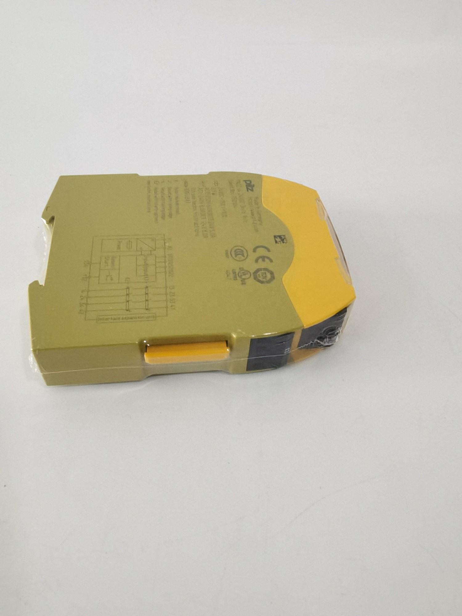 Industrial part Safety Relay PNOZS4 750104