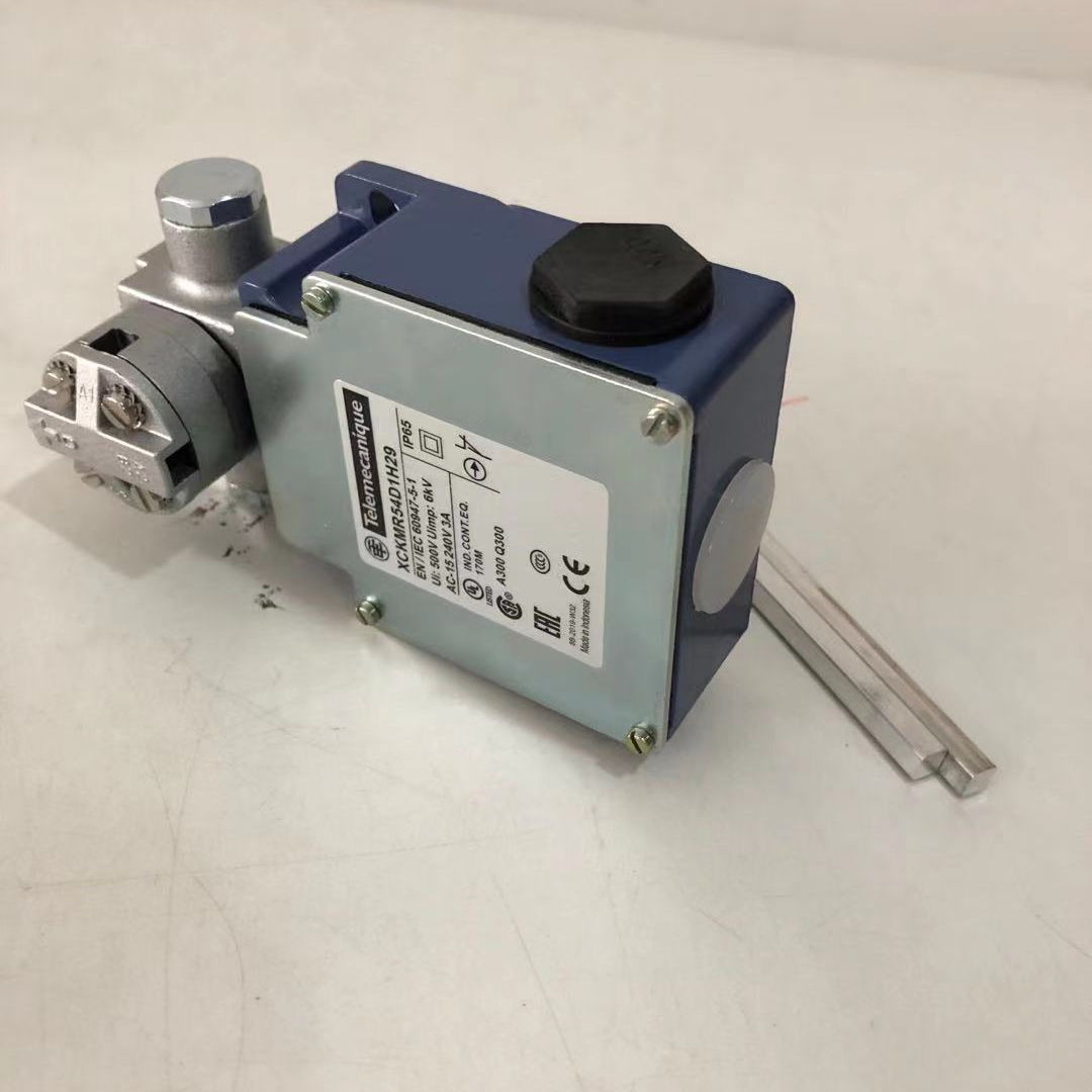 Hot-sale Heavy-duty Cross Limit Switch XCKMR54D1H29 in stock