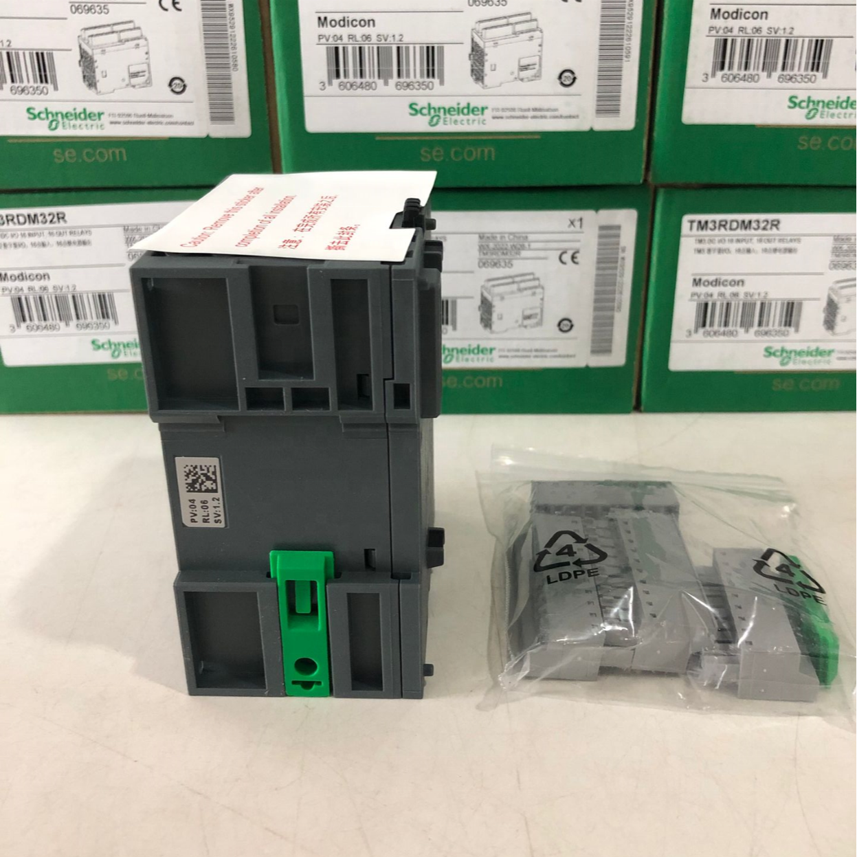 Original PLC module TM3RDM32R In stock