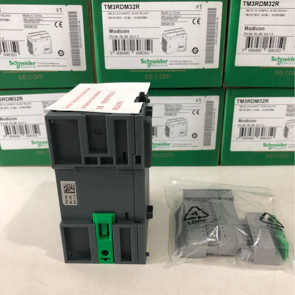 TM3 - 16 digital inputs and 16 digital outputs PLC Module TM3RDM32R