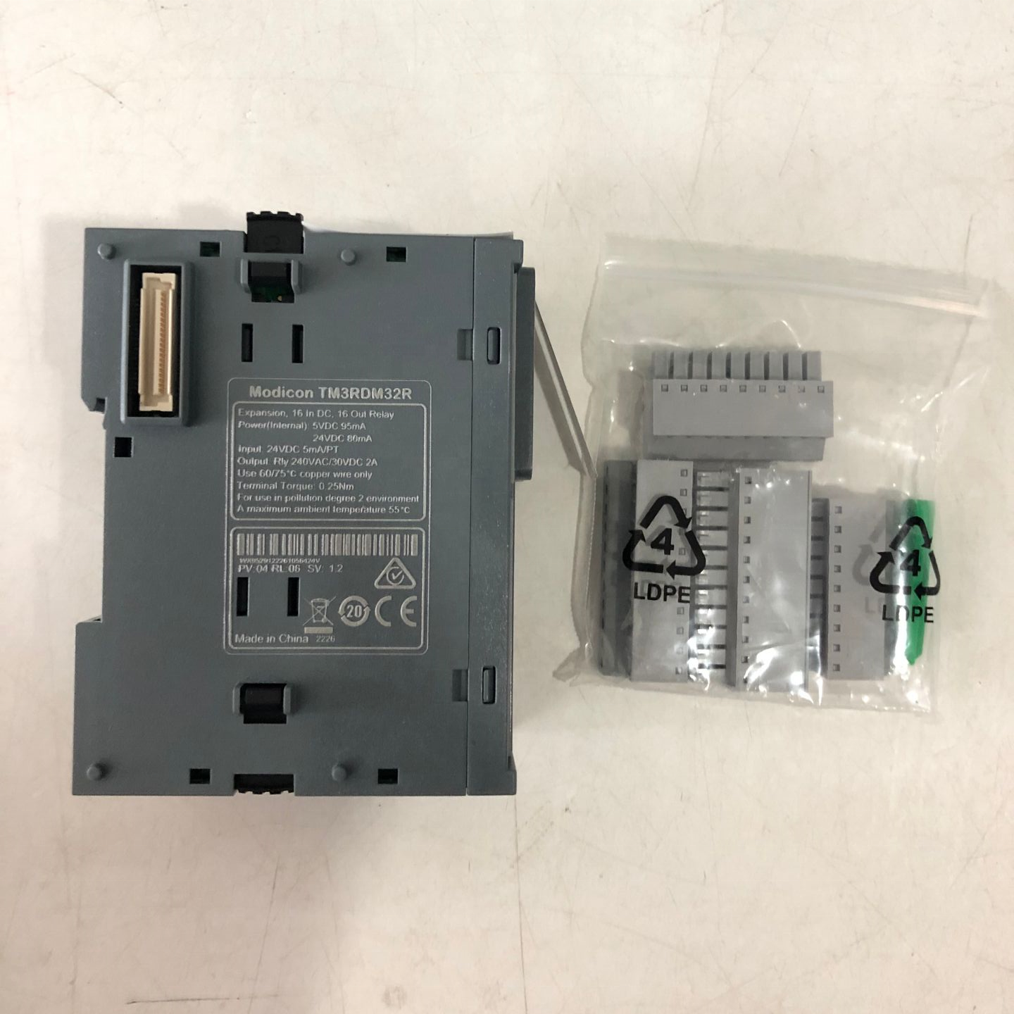 TM3 - 16 digital inputs and 16 digital outputs PLC Module TM3RDM32R