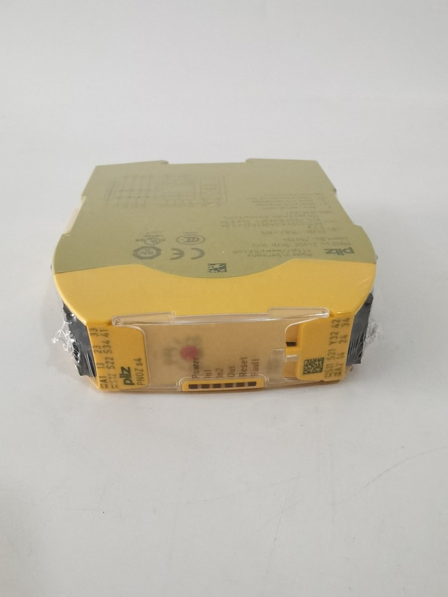 Industrial part Safety Relay PNOZS4 750104