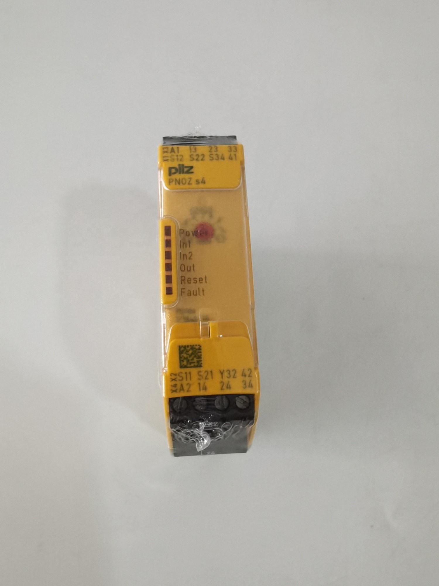 Industrial part Safety Relay PNOZS4 750104